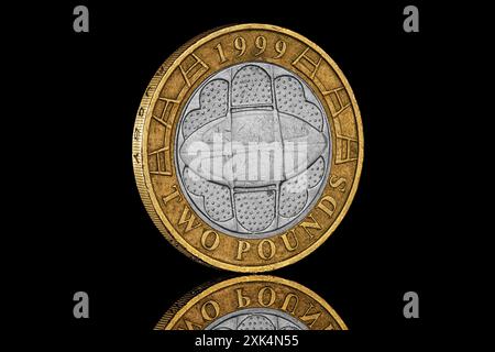 1999 monete bimetalliche da £2 per commemorare la Coppa del mondo di rugby disegnata da Ron Dutton Foto Stock