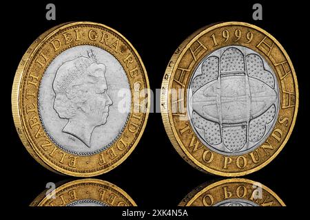 1999 monete bimetalliche da £2 per commemorare la Coppa del mondo di rugby disegnata da Ron Dutton Foto Stock