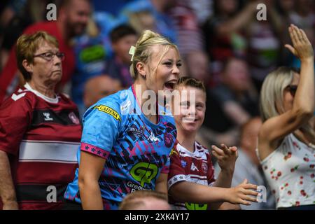 Hull, Inghilterra - 20 luglio 2024 - fan dei Wigan Warriors. Rugby League Betfred Super League , Hull FC vs Wigan Warriors al MKM Stadium, Hull, UK Dean Williams Foto Stock