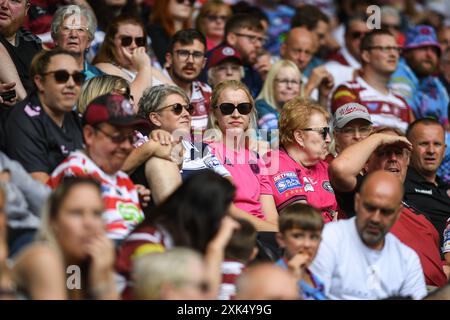 Hull, Inghilterra - 20 luglio 2024 - fan dei Wigan Warriors. Rugby League Betfred Super League , Hull FC vs Wigan Warriors al MKM Stadium, Hull, UK Dean Williams Foto Stock