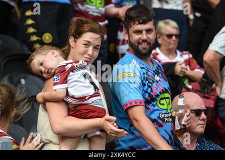 Hull, Inghilterra - 20 luglio 2024 - fan dei Wigan Warriors. Rugby League Betfred Super League , Hull FC vs Wigan Warriors al MKM Stadium, Hull, UK Dean Williams Foto Stock