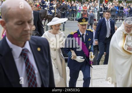 Bruxelles, Belgio. 21 luglio 2024. La regina Matilde del Belgio e il re Filippo - Filip del Belgio arrivano per la messa di te Deum, in occasione della giornata nazionale belga, presso la cattedrale di San Michele e Santa Gudula (Cathedrale des Saints Michel et Gudule/Sint-Michiels- en Sint-Goedele kathedraal) a Bruxelles, domenica 21 luglio 2024. BELGA FOTO NICOLAS MAETERLINCK credito: Belga News Agency/Alamy Live News Foto Stock