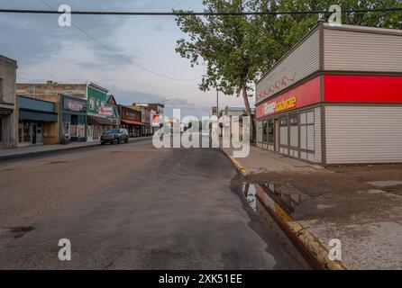 Maple Creek, Saskatchewan, Canada – 5 luglio 2024: Home hardware e altre aziende nel centro città Foto Stock