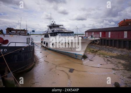 Houeseboats ormeggiate a Burnham su Crouch nell'Essex Foto Stock