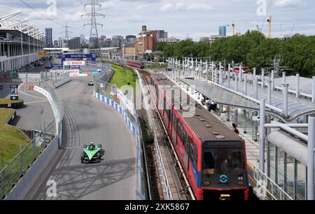 Robin Frijns di Envision Racing il secondo giorno dell'e-Prix di Londra di Hankook 2024 all'Excel Circuit di Londra. Data foto: Domenica 21 luglio 2024. Foto Stock