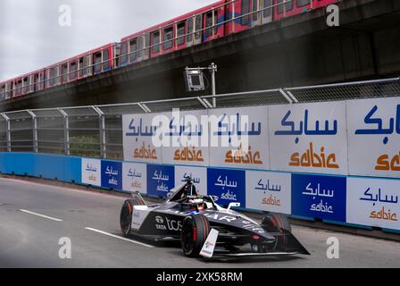 Mitch Evans di Jaguar TCS Racing il secondo giorno dell'e-Prix di Londra di Hankook 2024 all'Excel Circuit di Londra. Data foto: Domenica 21 luglio 2024. Foto Stock