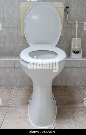 bagno con wc a terra Foto Stock