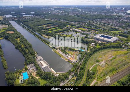 Luftbild, Duisburg-Süd, Regattabahn, Sportpark mit Schauinsland-Reisen-Arena, Auch Wedau-Stadion, Waldgebiet und Fernsicht, Neudorf, Duisburg, Ruhrgebiet, Nordrhein-Westfalen, Deutschland ACHTUNGxMINDESTHONORARx60xEURO *** Vista aerea, Duisburg Sud, campo da regata, parco sportivo con Schauinsland Reisen Arena, anche stadio Wedau, area forestale e vista distante, Neudorf, Duisburg, zona della Ruhr, Renania settentrionale-Vestfalia, Germania ATTENTIONxMINDESTHONORARx60xEURO Foto Stock