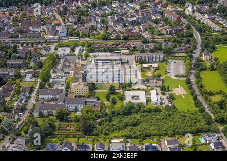 Luftbild, Duisburg-Süd, Helios St. Anna Klinik Duisburg, Allgemeinkrankenhaus mit Hubschrauberlandeplatz, Wohngebiet, Huckingen, Duisburg, Ruhrgebiet, Nordrhein-Westfalen, Deutschland ACHTUNGxMINDESTHONORARx60xEURO *** Vista aerea, Duisburg Sud, Helios St Anna Clinic Duisburg, ospedale generale con eliporto, zona residenziale, Huckingen, Duisburg, zona della Ruhr, Renania settentrionale-Vestfalia, Germania ATTENTIONxMINDESTHONORARx60xEURO Foto Stock