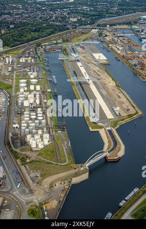 Luftbild, Duisburg-Nord, duisport Hafen Duisburg mit Ölinsel und Kohleninsel, Ruhrort, Duisburg, Ruhrgebiet, Nordrhein-Westfalen, Deutschland ACHTUNGxMINDESTHONORARx60xEURO *** Vista aerea, Duisburg Nord, porto duisport Duisburg con isola petrolifera e isola del carbone, Ruhrort, Duisburg, zona della Ruhr, Renania settentrionale-Vestfalia, Germania ATTENTIONxMINDESTHONORARx60xEURO Foto Stock