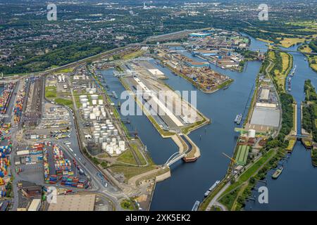 Luftbild, Duisburg-Nord, duisport Hafen Duisburg mit Ölinsel, Kohleninsel und Schrottinsel, Ruhrort, Duisburg, Ruhrgebiet, Nordrhein-Westfalen, Deutschland ACHTUNGxMINDESTHONORARx60xEURO *** Vista aerea, Duisburg Nord, Duisport Port Duisburg con isola petrolifera, isola del carbone e isola dei rottami, Ruhrort, Duisburg, zona della Ruhr, Renania settentrionale-Vestfalia, Germania ATTENTIONxMINDESTHONORARx60xEURO Foto Stock