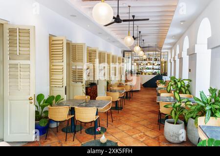 Accogliente caffetteria presso il complesso storico dell'edificio, la sala CHIJMES Foto Stock