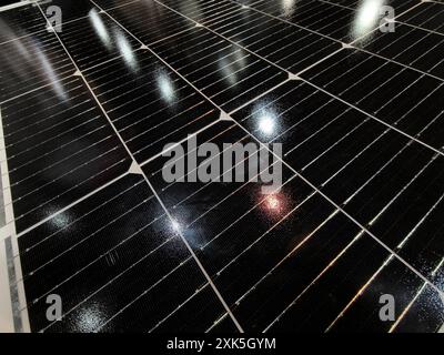 Pannello solare con compositi e tecnologia a gas per la penetrazione della luce solare Foto Stock