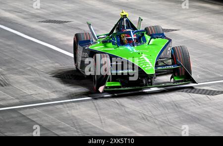 Londra, Regno Unito. 21 luglio 2024. Robin FRIJNS, ENVISION RACING Formula e Team, durante la sessione di prove libere mattutina durante l'HANKOOK 2023 London ABB Formula e World Championship a Excel, Londra, Regno Unito. Crediti: LFP/Alamy Live News Foto Stock