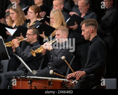 Bruckner Matinee mit dem Arnold Schönberg Chor und dem oö. Mozartensemble im Toscana Congress a Gmunden, im Rahmen der Salzkammergut Festwochen Gmunden, am 21.07.2024. DAS Bild zeigt eine Szene aus dem Konzert 2024 - Bruckner Matinee mit dem Arnold Schönberg Chor und dem oö. Mozartensemble im Toscana Congress a Gmunden, im Rahmen der Salzkammergut Festwochen Gmunden, am 21.07.2024. *** Bruckner Matinee con il coro Arnold Schönberg e il Mozartensemble oö al Congresso Toscana di Gmunden, come parte del Salzkammergut Festwochen Gmunden, il 21 07 2024 l'immagine mostra una scena del Foto Stock