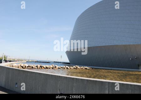 Kastrup/Copenhagen/ Denmark/21 luglio 2024/.Modern desigh and archtectue of Copenhagen Palnetarium in Kastrup, vicino alla spiaggia del parco Kastrup habour e amager Strand e all'aeroporto di Copenhagen nella capitale danese kastruop Copenhagen. (Foto. Francis Joseph Dean/Dean Pictures) (non per uso commerciale) Foto Stock