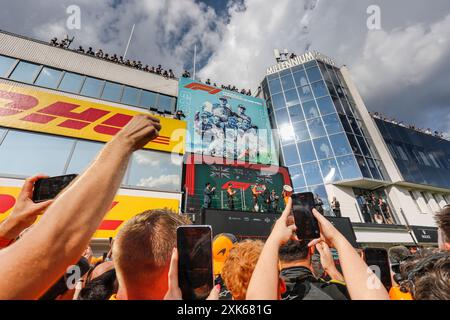 Mogyorod, Ungheria. 21 luglio 2024. Formula 1 Gran Premio d'Ungheria a Hungaroring, Ungheria. Nella foto: Festeggiamenti sotto il podio © Piotr Zajac/Alamy Live News Foto Stock