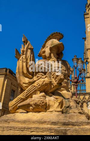 Statua in pietra di fronte alla cattedrale di Metz, Francia. Foto Stock