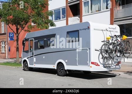 Kastrup/Copenhagen/ Danimarca/21 luglio 2024/.tourits con camper e biciclette a Kastrup Copenhagen (foto. Francis Joseph Dean/Dean Pictures) (non per uso commerciale) Foto Stock