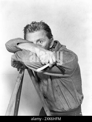 Ritratto pubblicitario di KIRK DOUGLAS nel ruolo di VINCENT VAN GOGH in LUSSURIA PER LA VITA 1956 regista VINCENTE MINNELLI romanzo IRVING PIETRA sceneggiatura NORMAN CORWIN Costume Design WALTER PLUNKETT musica MIKLOS ROZSA produttore JOHN HOUSEMAN Metro Goldwyn Mayer Foto Stock