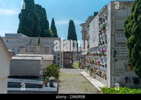 Venezia, Italia - 4 giugno 2024: Cimitero di San Michele - Cimitero di San Michele - sull'omonima piccola isola. Foto Stock