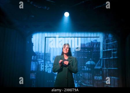 Jenna Russell (Francesca Johnson) in THE BRIDGES OF MADISON COUNTY at the Menier Chocolate Factory, London SE1 23/07/2019 libro: Marsha Norman Music & Lyrics: Jason Robert Brown tratto dal romanzo di Robert James Waller design: Jon Bausor lighting: Tim Lutkin video design: Tal Rosner Movement: Lynne Page hair & wig design: Richard Mawbey combatte: Terry King regista: Trevor Nunn Foto Stock