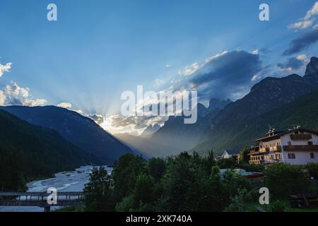 Auronzo di Cadore è un comune della provincia di Belluno (Cadore) nella regione Veneto 5.07.2024 Drone foto Foto Stock
