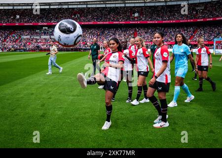 Rotterdam, Paesi Bassi. 21 luglio 2024. Rotterdam - in occasione del Feyenoord Festival 2024 il 21 luglio 2024 presso lo Stadion Feijenoord De Kuip di Rotterdam, Paesi Bassi Credit: Box to Box Pictures/Alamy Live News Foto Stock