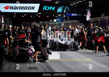 37 CASSIDY Nick (nzl), Jaguar TCS Racing, Jaguar i-Type 6, griglia di partenza, partenza durante l'ePrix 2024 di Hankook London, decimo incontro del Campionato Mondiale ABB FIA Formula e 2023-24, sull'Excel London dal 18 al 21 giugno 2024, a Londra, Regno Unito - foto Joao Filipe/DPPI credito: DPPI Media/Alamy Live News Foto Stock