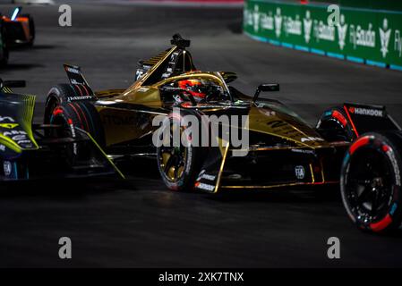 DS Penske piloti Stoffel Vandoorne e Jean-Eric Vergne corrono durante l'Hankook London Formula e-Prix Race 1 all'Excel Centre. Foto Stock