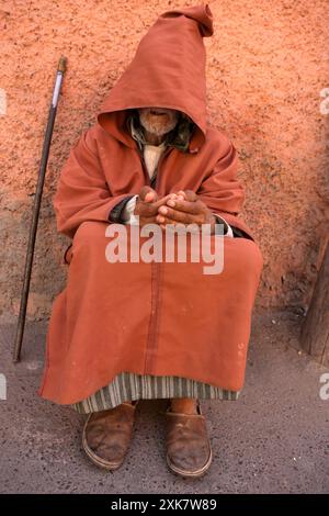 Mendicante per strada a Marrakech. Marocco Foto Stock