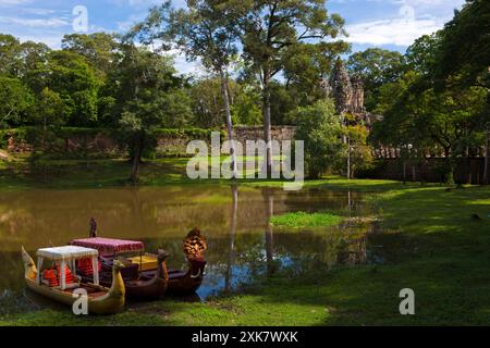 Gopuram, porta sud di Angkor Thom con la faccia di Bodhisattva Lokeshvara scolpita in pietra, Angkor, sito patrimonio dell'umanità dell'UNESCO, Siem Reap, Cambogia, S. Foto Stock