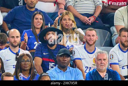 Zoe Cristofoli, fidanzata di Theo Hernandez, fra 22 nella semifinale SPAGNA, Francia. , . Il 9 luglio 2024 a Monaco, Germania. Fotografo: ddp Images/STAR-Images credito: ddp media GmbH/Alamy Live News Foto Stock