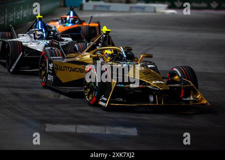 Londra, Regno Unito. 20 luglio 2024. DS Penske piloti Stoffel Vandoorne e Jean-Eric Vergne corrono durante l'Hankook London Formula e-Prix Race 1 all'Excel Centre. (Foto di Loredana Sangiuliano/SOPA Images/Sipa USA) credito: SIPA USA/Alamy Live News Foto Stock