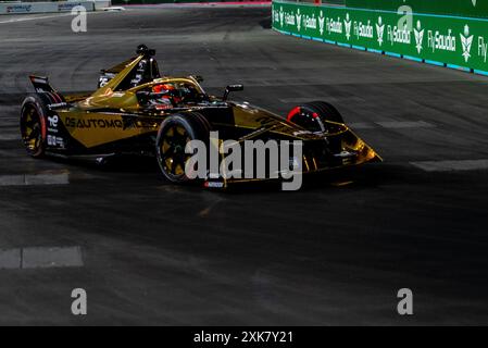 Londra, Regno Unito. 20 luglio 2024. DS Penske piloti Stoffel Vandoorne e Jean-Eric Vergne corrono durante l'Hankook London Formula e-Prix Race 1 all'Excel Centre. (Foto di Loredana Sangiuliano/SOPA Images/Sipa USA) credito: SIPA USA/Alamy Live News Foto Stock