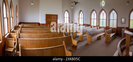 Panorama dell'interno della chiesa luterana norvegese della contea di McHenry del 1906 a Balfour, Dakota del Nord. Il primo servizio di culto si svolse nel ch Foto Stock