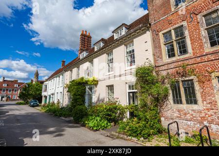 The Deanery in Historic Bishops Walk in Cathedral Close, Salisbury, una città cattedrale nel Wiltshire, Inghilterra sud-occidentale, Regno Unito Foto Stock