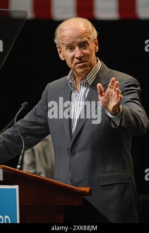 Tamarac, Stati Uniti d'America. 28 Settembre 2012. TAMARAC, FL - SETTEMBRE 28: Il Vice Presidente degli Stati Uniti Joe Biden parla durante un evento di campagna a Kings Point. Biden continua a fare campagna in tutto il paese prima delle elezioni generali. Il 28 settembre 2012 a Tamarac, Florida. Persone: Joe Biden credito: Storms Media Group/Alamy Live News Foto Stock