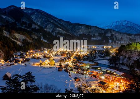 High angle twilight view of the landscape from Ogimachi Castle Observation Deck at Japan Foto Stock