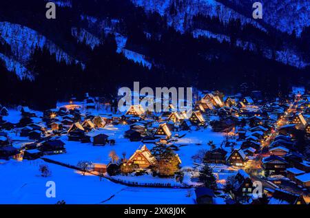 High angle twilight view of the landscape from Ogimachi Castle Observation Deck at Japan Foto Stock