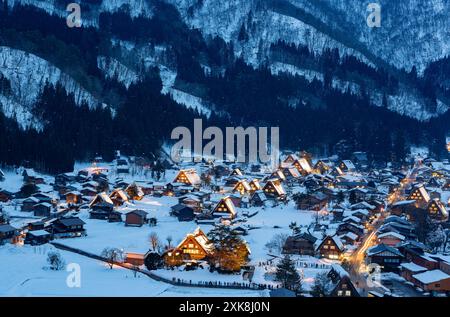 High angle twilight view of the landscape from Ogimachi Castle Observation Deck at Japan Foto Stock