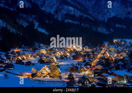 High angle twilight view of the landscape from Ogimachi Castle Observation Deck at Japan Foto Stock