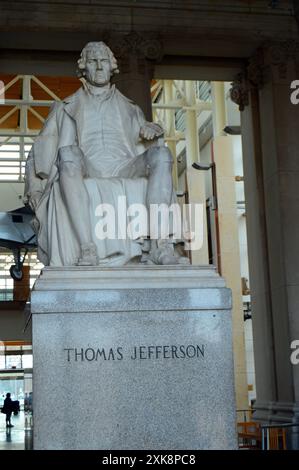 Una statua di Thomas Jefferson è esposta nella hall del Missouri State Museum di St Louis Foto Stock