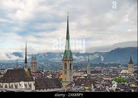 Torri della Chiesa a Zurigo in Svizzera Foto Stock