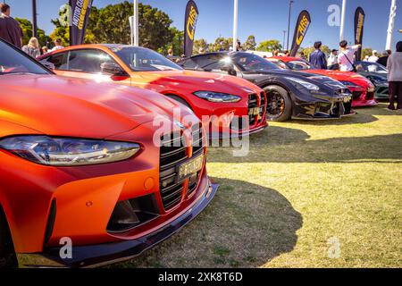 Gold Coast, QLD, Australia - Una linea di auto BMW e Nissan modificate e personalizzate Foto Stock