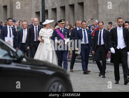 Bruxelles, Belgio. 21 luglio 2024. Il re del Belgio Filippo e la regina Matilde arrivano per una parata militare e civile delle celebrazioni della giornata nazionale belga a Bruxelles, in Belgio, il 21 luglio 2024. Crediti: Liu Zihe/Xinhua/Alamy Live News Foto Stock