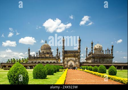 06 04 2008 Vintage Old Heritage Architecture Ibrahim Rauza, un mausoleo moghul che ha parzialmente ispirato il Taj Mahal. Bijapur, India Asia. Foto Stock