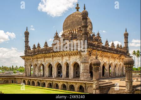 06 04 2008 Vintage Old Heritage Architecture Ibrahim Rauza, un mausoleo moghul che ha parzialmente ispirato il Taj Mahal. Bijapur, India Asia. Foto Stock