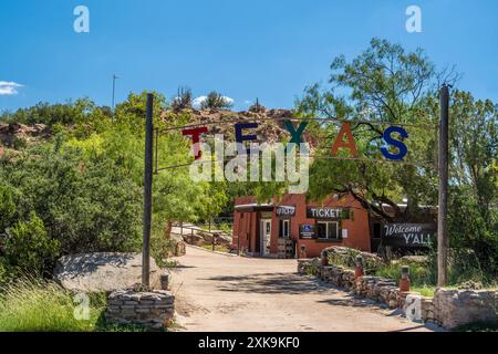 Palo duro Canyon SP, TX, USA - 18 settembre 2022: Cartello di benvenuto al punto d'ingresso del parco Foto Stock