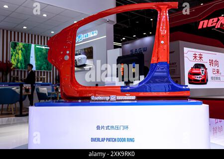 (240722) -- SHENYANG, 22 luglio 2024 (Xinhua) -- questa foto scattata il 18 aprile 2023 mostra l'anello della porta patch sovrapposta esposto allo stand Gestamp della 20a Shanghai International Automobile Industry Exhibition a Shanghai, Cina orientale. PER ANDARE CON "Economic Watch: Cina, Europa si rafforzano i legami dell'industria automobilistica in mezzo a una più stretta cooperazione" (Gestamp/Handout via Xinhua) Foto Stock